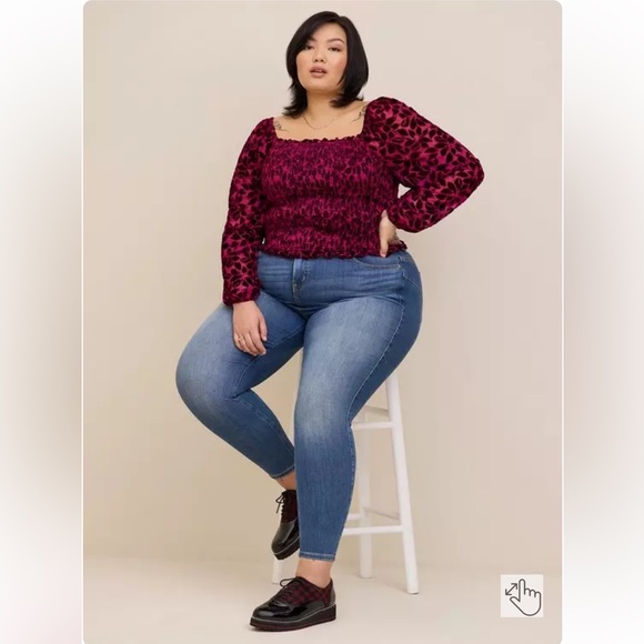 NWT Torrid Velvet Smocked Blouson Sleeve Crop Top - Wine - Size 1 - Picture 1 of 11